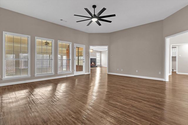 2949 VALLEY LAKE DR, Bartlett, TN 38135