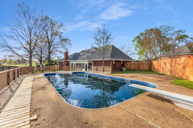 2949 VALLEY LAKE DR, Bartlett, TN 38135