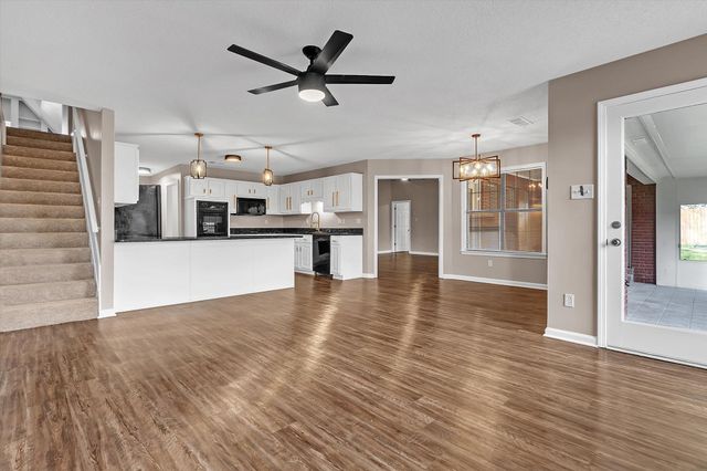 2949 VALLEY LAKE DR, Bartlett, TN 38135