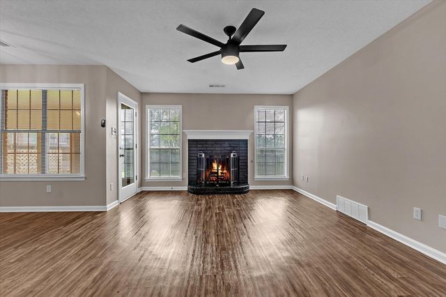 2949 VALLEY LAKE DR, Bartlett, TN 38135