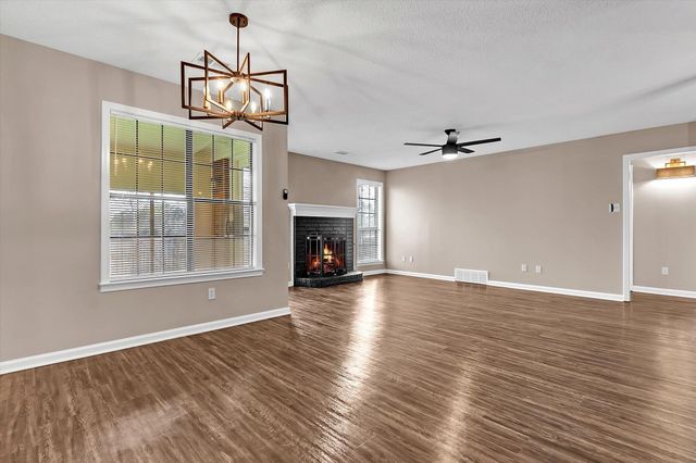 2949 VALLEY LAKE DR, Bartlett, TN 38135