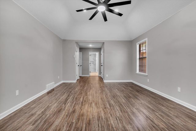 2949 VALLEY LAKE DR, Bartlett, TN 38135