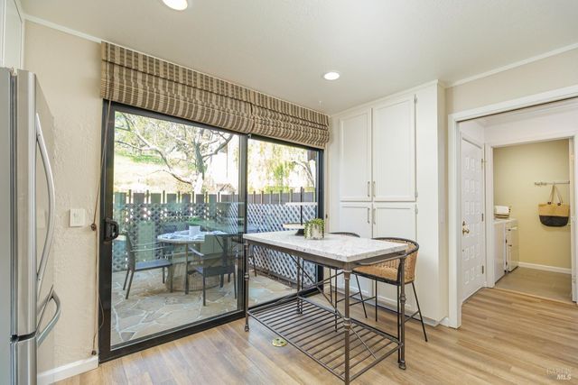 27 Mariposa Ln, Novato, CA 94947