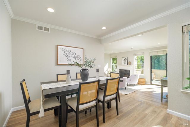 27 Mariposa Ln, Novato, CA 94947