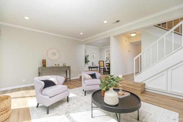 27 Mariposa Ln, Novato, CA 94947