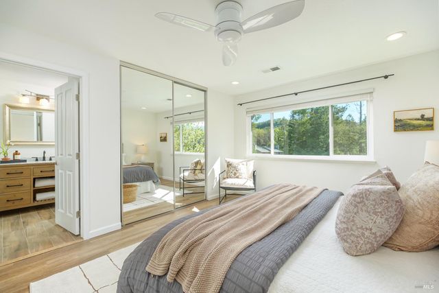 27 Mariposa Ln, Novato, CA 94947