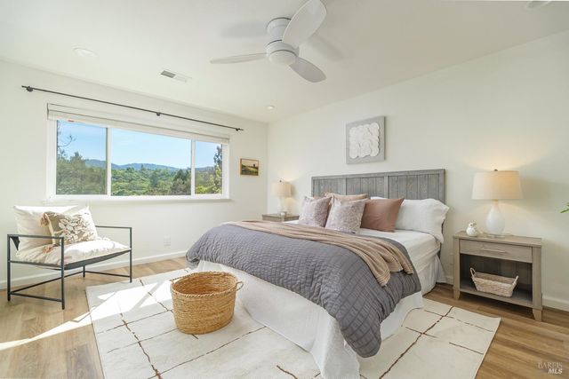 27 Mariposa Ln, Novato, CA 94947