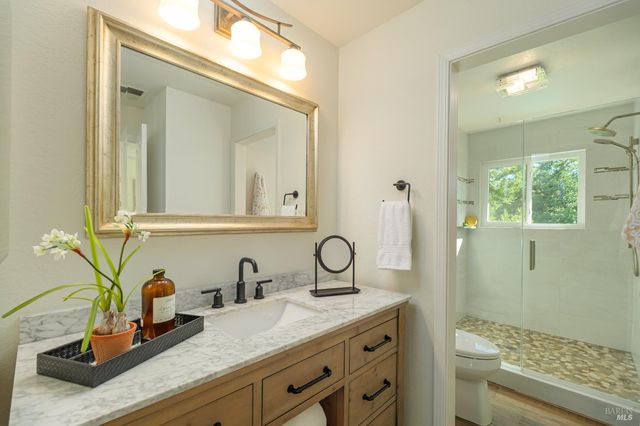 27 Mariposa Ln, Novato, CA 94947