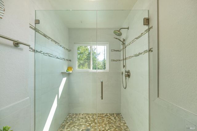 27 Mariposa Ln, Novato, CA 94947