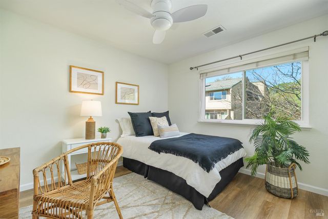 27 Mariposa Ln, Novato, CA 94947