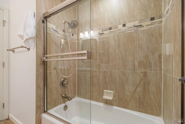 27 Mariposa Ln, Novato, CA 94947