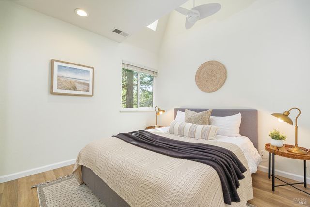 27 Mariposa Ln, Novato, CA 94947