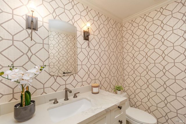 27 Mariposa Ln, Novato, CA 94947