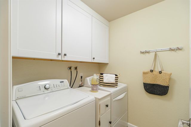 27 Mariposa Ln, Novato, CA 94947