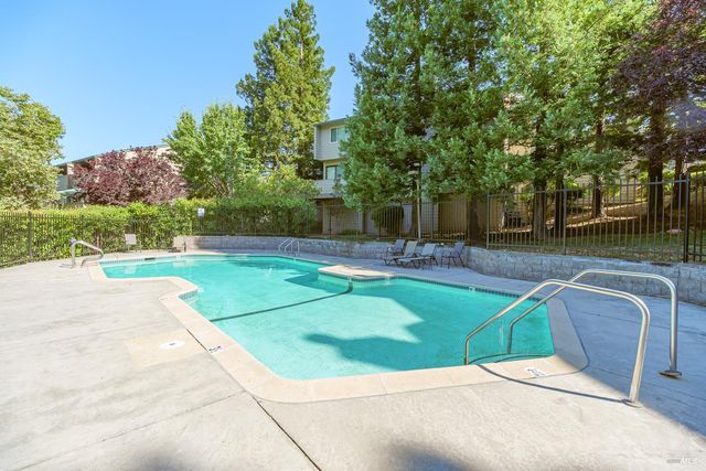 27 Mariposa Ln, Novato, CA 94947