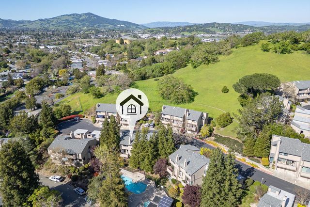 27 Mariposa Ln, Novato, CA 94947