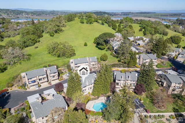 27 Mariposa Ln, Novato, CA 94947