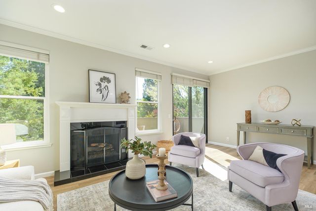 27 Mariposa Ln, Novato, CA 94947