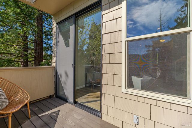 27 Mariposa Ln, Novato, CA 94947