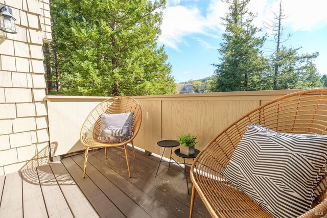 27 Mariposa Ln, Novato, CA 94947