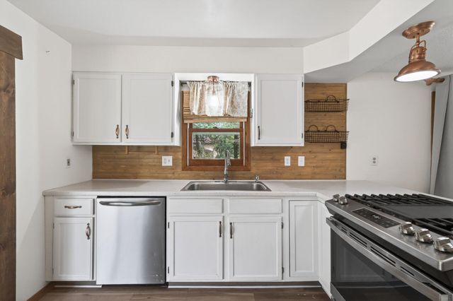 1612 Goodview Avenue N, Oakdale, MN 55128