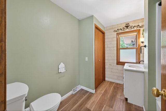 1612 Goodview Avenue N, Oakdale, MN 55128