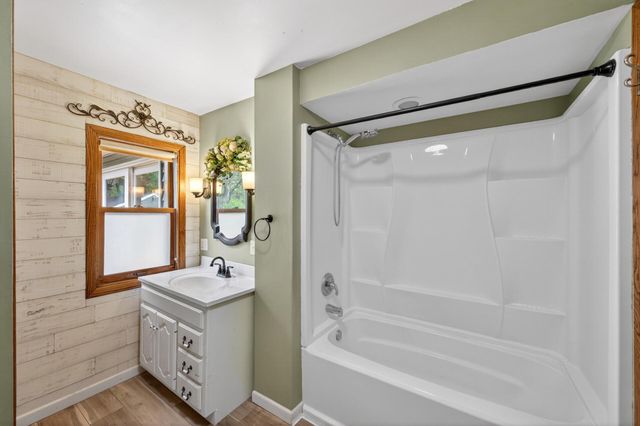 1612 Goodview Avenue N, Oakdale, MN 55128