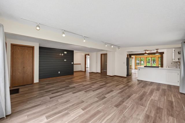 1612 Goodview Avenue N, Oakdale, MN 55128