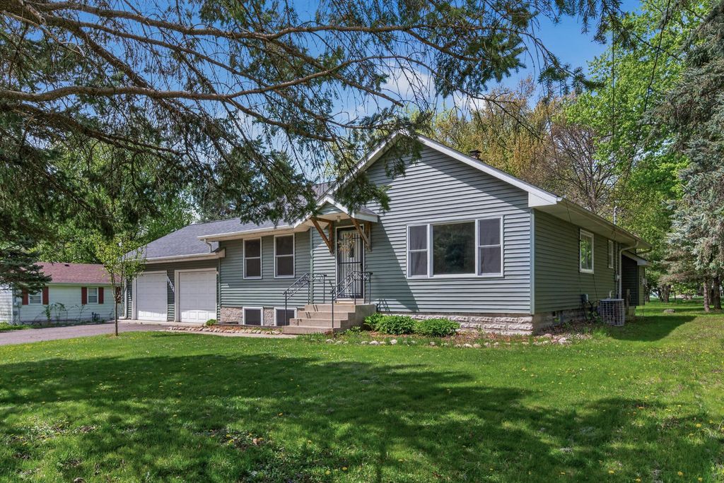 1612 Goodview Avenue N, Oakdale, MN 55128