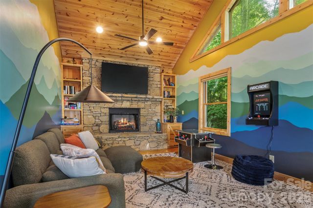 3182 El Miner Drive, Mars Hill, NC 28754