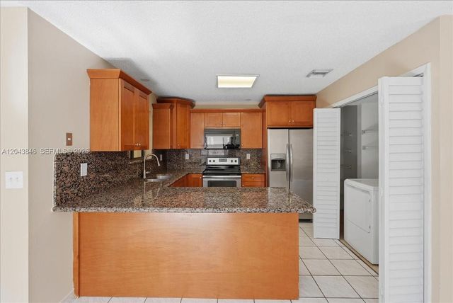 10528 SW 69th Ter, Miami, FL 33173