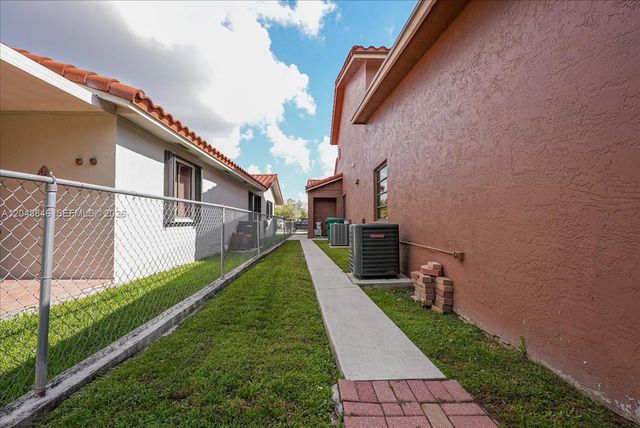 10528 SW 69th Ter, Miami, FL 33173