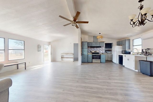 206 Creekview Meadows Court, Springtown, TX 76082