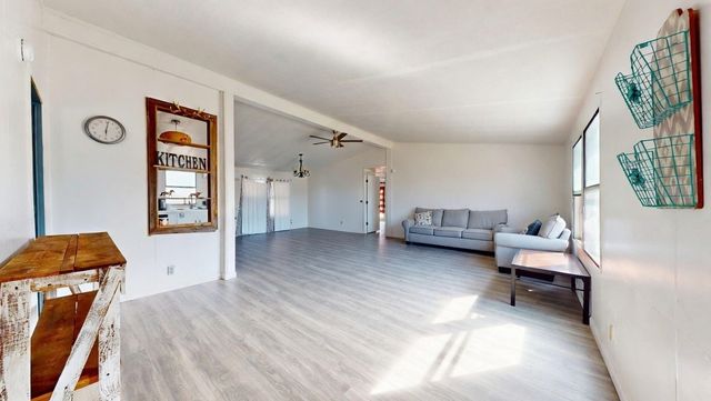 206 Creekview Meadows Court, Springtown, TX 76082