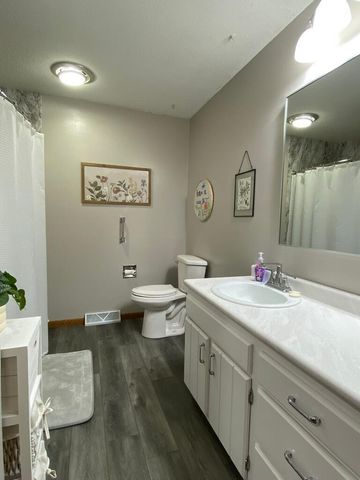 N4650 Crestwood LANE, Onalaska, WI 54650