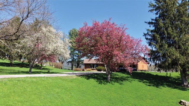 N4650 Crestwood LANE, Onalaska, WI 54650