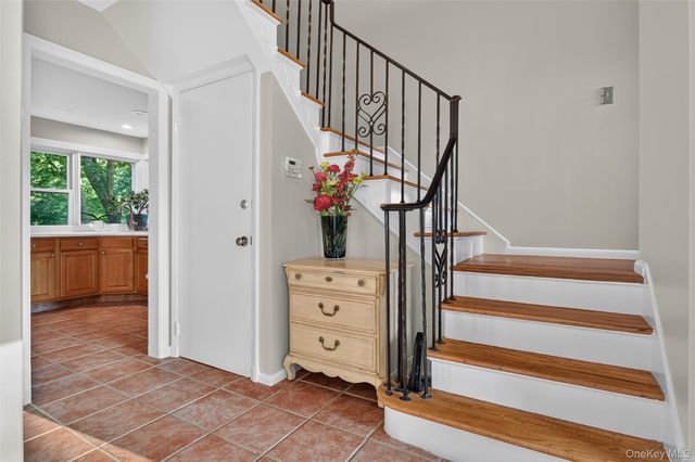 27 Anpell Drive, Scarsdale, NY 10583