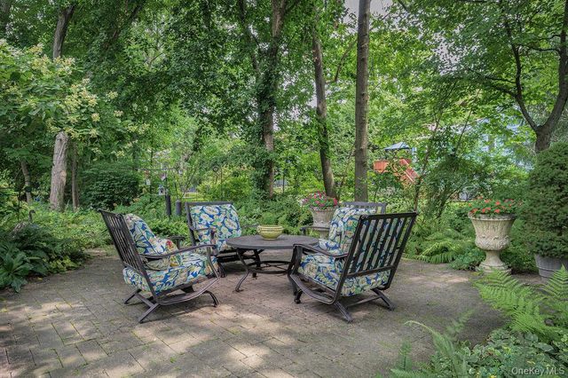 27 Anpell Drive, Scarsdale, NY 10583