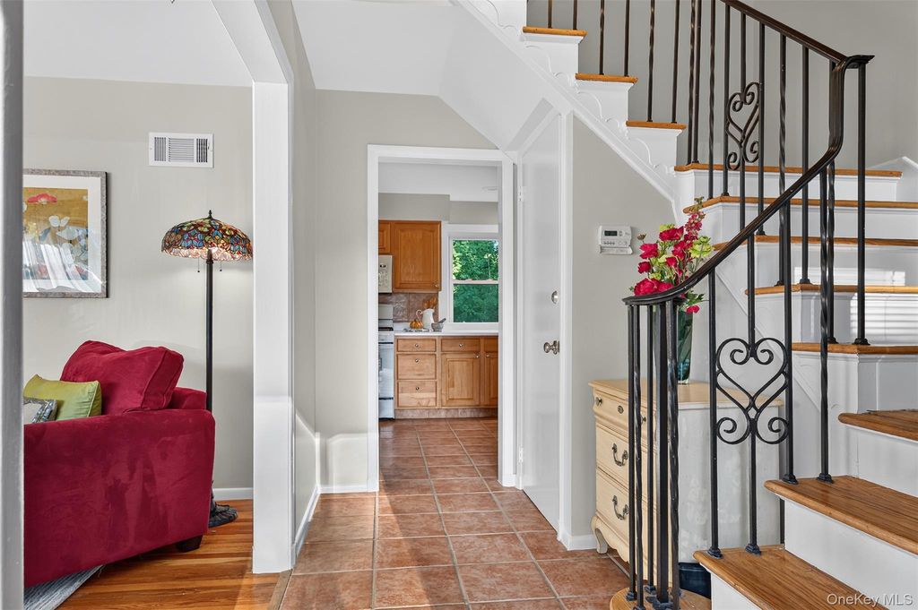 27 Anpell Drive, Scarsdale, NY 10583 — photo 2