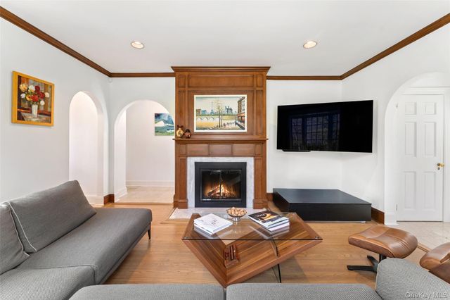 45 Griffen Avenue, Scarsdale, NY 10583