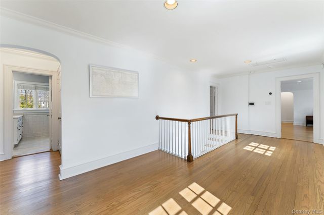 45 Griffen Avenue, Scarsdale, NY 10583