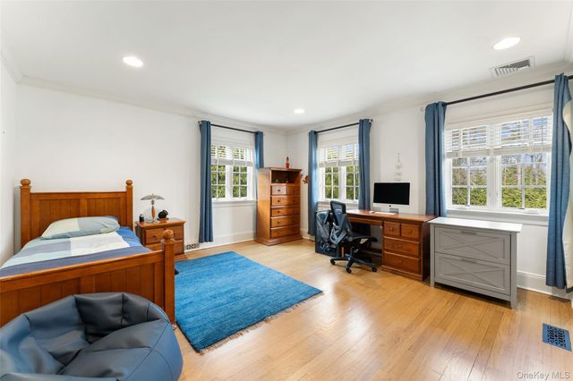 45 Griffen Avenue, Scarsdale, NY 10583