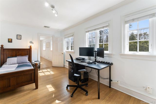 45 Griffen Avenue, Scarsdale, NY 10583