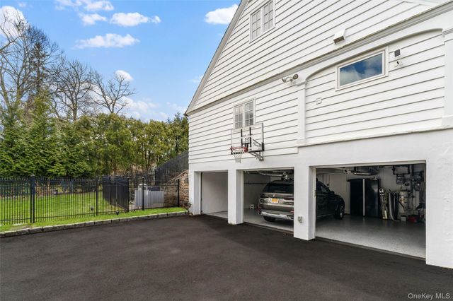 45 Griffen Avenue, Scarsdale, NY 10583