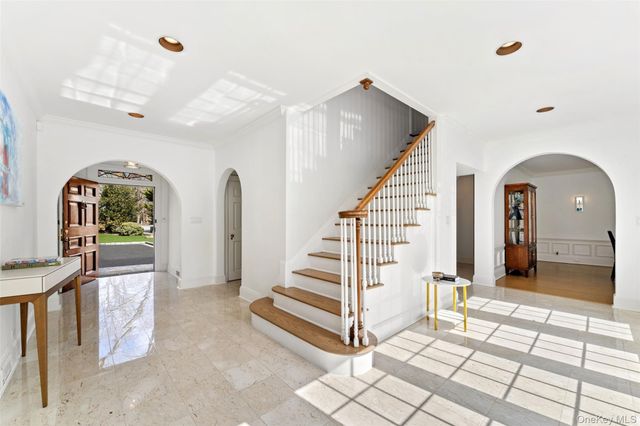 45 Griffen Avenue, Scarsdale, NY 10583