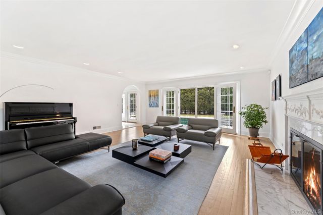 45 Griffen Avenue, Scarsdale, NY 10583