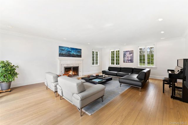 45 Griffen Avenue, Scarsdale, NY 10583