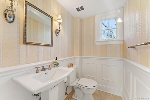 45 Griffen Avenue, Scarsdale, NY 10583