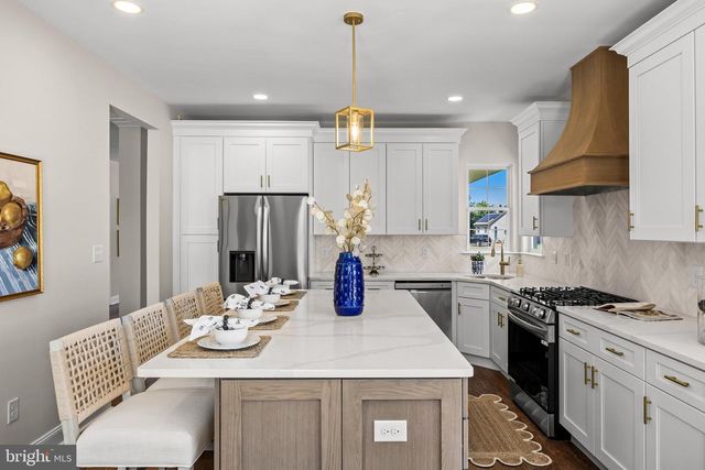 48 PARRY DR, Hainesport, NJ 08036