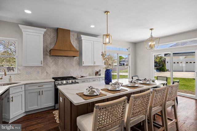 48 PARRY DR, Hainesport, NJ 08036